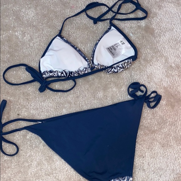 Bikini - Picture 2 of 2